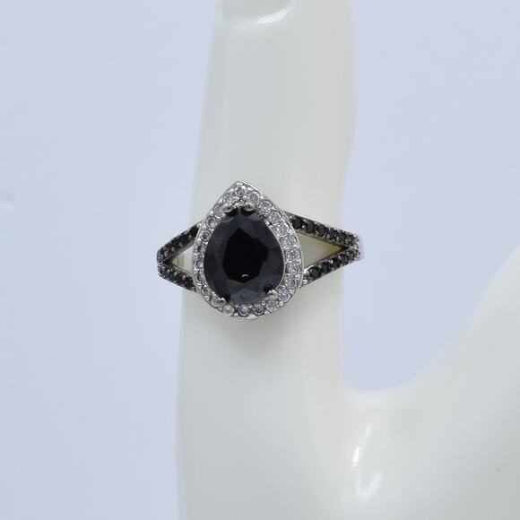 NWOT Fragrant Jewels Black Pear Cut Halo Ring Size 8 US - Picture 2 of 5